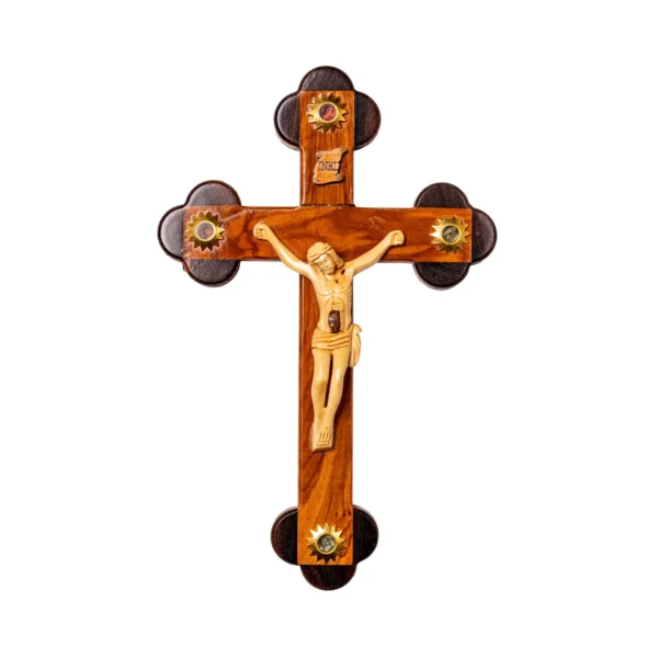 Duży drewniany Krzyż z elementami Ziemi Świętej - Drewniana postać Jezusa
